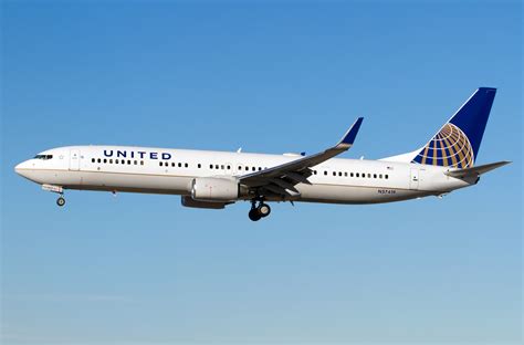 Boeing 737-900 United Airlines. Photos and description of the plane