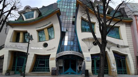 Little Crooked House, Poland - Designing Buildings