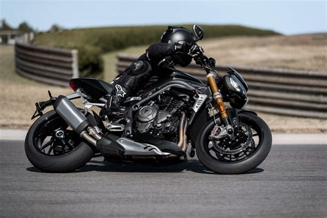 Triumph Speed Triple 1200 RS mit vielen Features für 2021