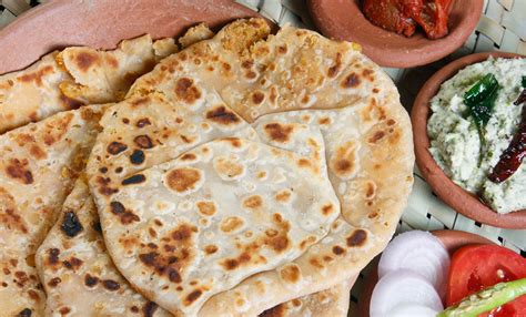 Top 10 Famous Dishes of Delhi | MakeMyTrip Blog