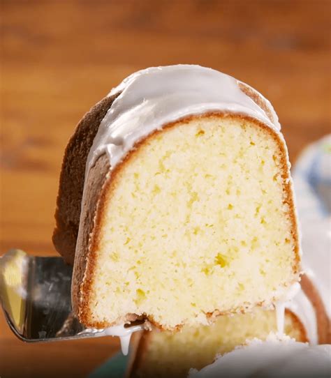 Moist and Delicious 7-Up Pound Cake - Maria's Kitchen