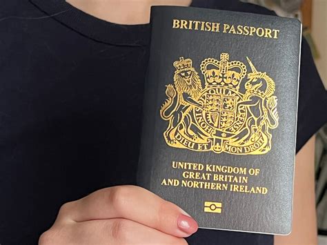 UK passports: 360,000 Brits waited longer than 10 weeks for a passport ...