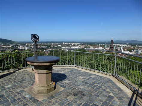 Freiburg, Aussichtsplattform "Ludwigshöhe" auf dem Schloßberg mit ...