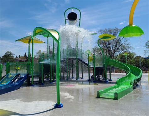 Michigan’s largest splash pad has 4 water slides, 55 gallon dump bucket ...