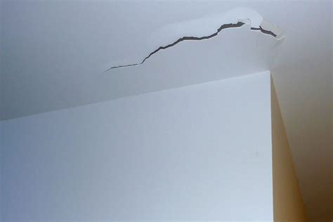 Cracks In Ceilings: Its Types, Causes, And How To Fix Cracks In ...