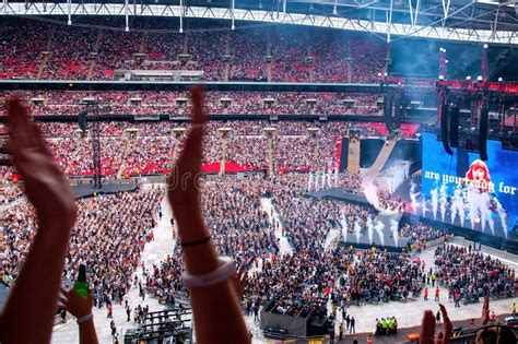 Taylor Swift Performs in Concert at Wembley Stadium Editorial Stock ...