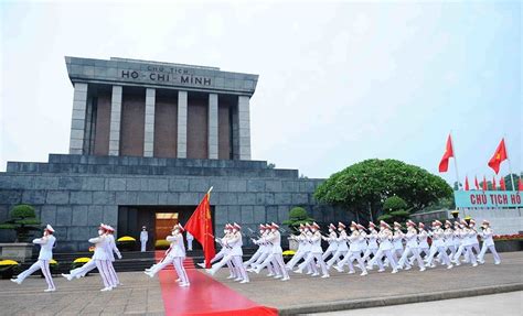 Lăng Chủ tịch Hồ Chí Minh & kinh nghiệm viếng thăm cần biết