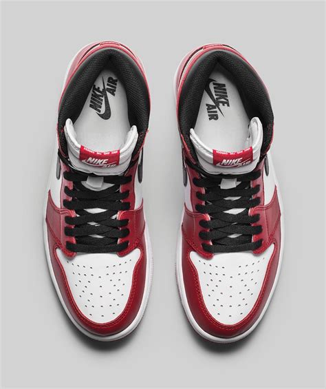 Air Jordan 1 Retro High OG 'Chicago' - Official Look + Release Info ...