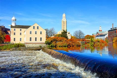 Rhode Island Fall Foliage: The Complete Guide