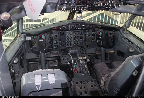 Boeing 737 200 Cockpit