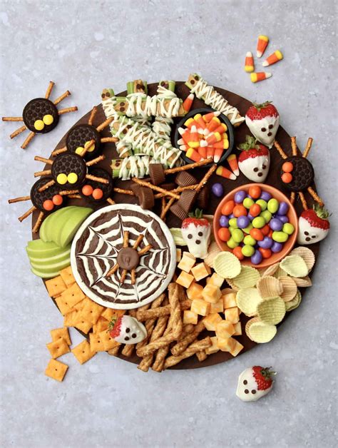 Kid-Friendly Halloween Snack Board | Blog Hồng