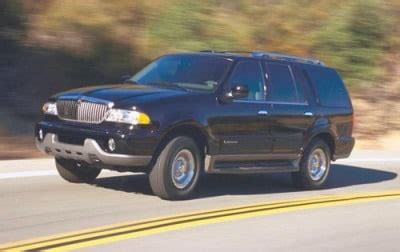 Used 2002 Lincoln Navigator Features & Specs | Edmunds