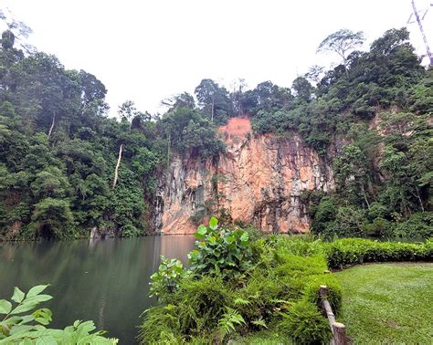 Hiking Quarries in Singapore: Bukit Batok - The Occasional Traveller