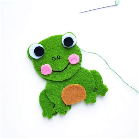 Felt Frog Pattern & Softie Craft * Moms and Crafters