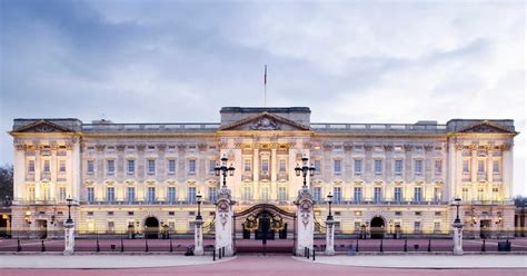 London: Royal Walking Tour with Buckingham Palace Visit | GetYourGuide