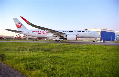 First Japan Airlines Airbus A350 painted - SamChui.com