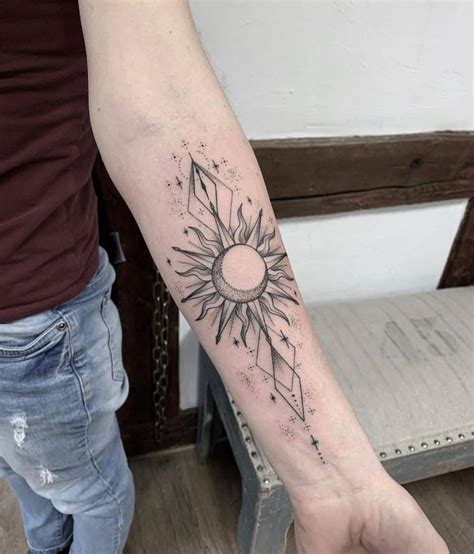 35 Hot Sun and Moon Tattoos Ideas