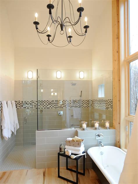 20 Luxurious Bathrooms with Elegant Chandelier Lighting