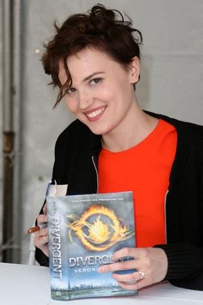 'Divergent' Author Veronica Roth Gives Us the Exclusive Scoop About Her ...