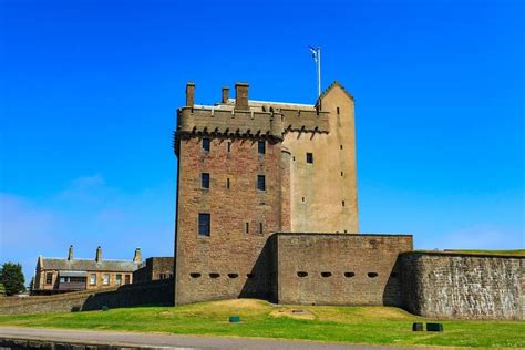 3 Best Castles to Visit in Dundee - Historic European Castles