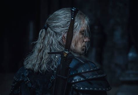 Henry Cavill shows off new Armour from season 2 of “The Witcher” – The ...