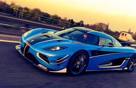 Koenigsegg Agera RS hits 242 MPH in just 1.3 miles