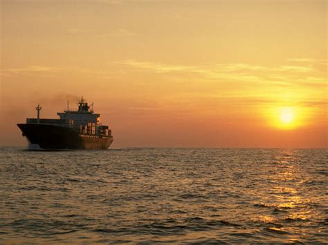 ShipPics: Container Ship SunSet (trom)