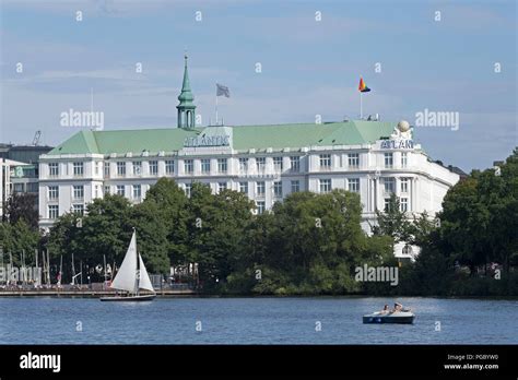 Hotel Atlantic, lake Außenalster (Outer Alster), Hamburg, Germany Stock ...