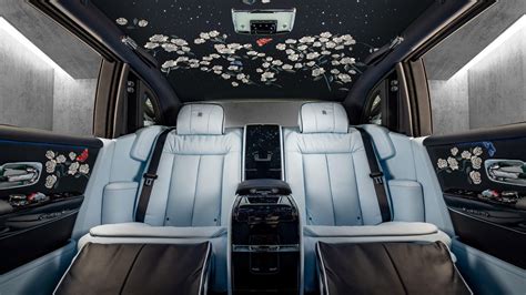 This Rolls-Royce Phantom's interior features one million stitches - CNET