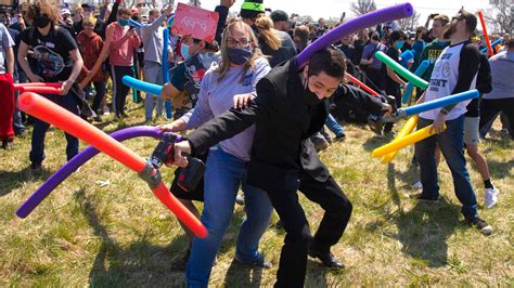 Josh fight: Crowds show up in US park for pool noodle battle to win ...