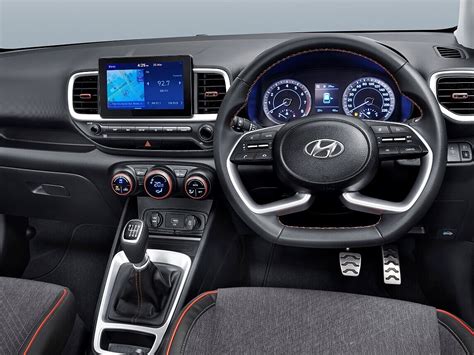 Hyundai Venue Interior Features / Hyundai Venue Review Details Of The ...