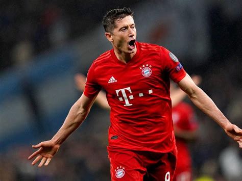 Robert Lewandowski scores late winner for Bayern Munich against ...