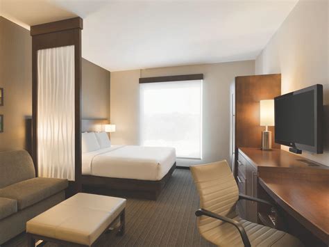 Spacious Hotel Rooms near Savannah Airport | Hyatt Place Savannah Airport