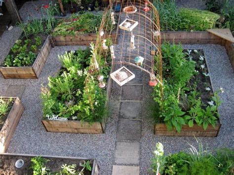 30+ Raised Garden Bed Ideas - Hative