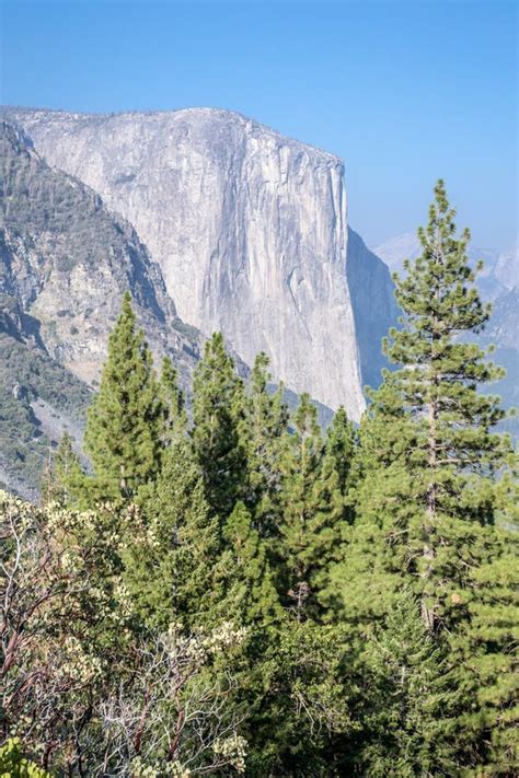 El Capitan, One of the Most Iconic Rock Formation at Yosemite Stock ...