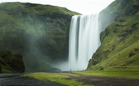 Iceland's Curtain Waterfall: Skogafoss