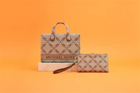 MICHAEL KORS 2023 S/S Visual – BANC