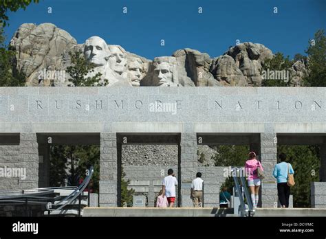 VISITOR CENTER MOUNT RUSHMORE NATIONAL MONUMENT (©GUTZON & LINCOLN ...