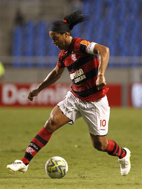 Ronaldinho se desliga del Flamengo - Taringa!