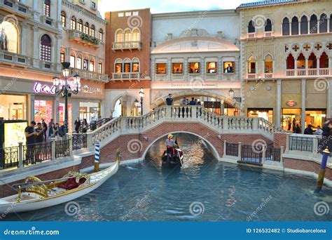 The Grand Canal Gondola Ride in Venetian Hotel Editorial Photography ...