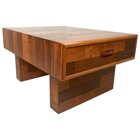 Mid-Century Modern End Table with Drawer For Sale at 1stdibs