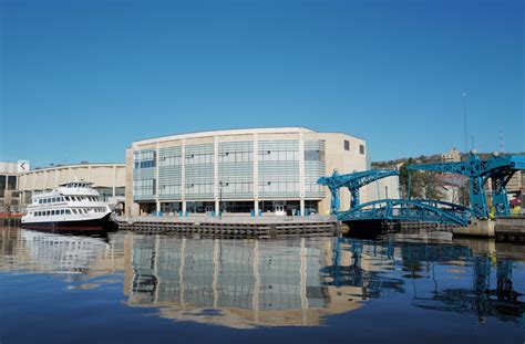 Duluth Entertainment Convention Centre (DECC) - Lake Superior Circle Tour