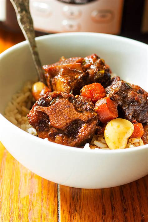 Slow Cooker Oxtail and Butter Beans - Cooking Maniac