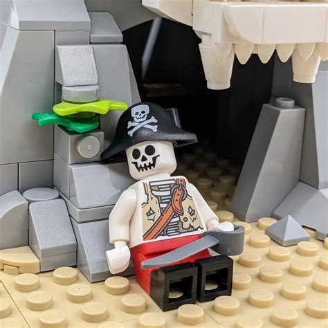 [OFFICIAL] NEW Skeleton Pirate (Build A Minifigure) – Pirate LEGO® News ...