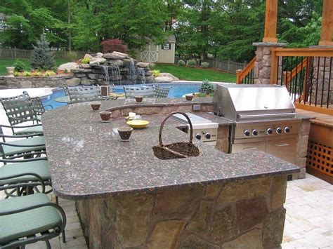 20 Lavish Poolside Outdoor Kitchen Designs