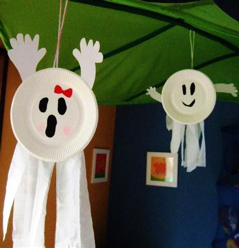 Paper Craft Ideas for Kids Friendly Halloween Decorating