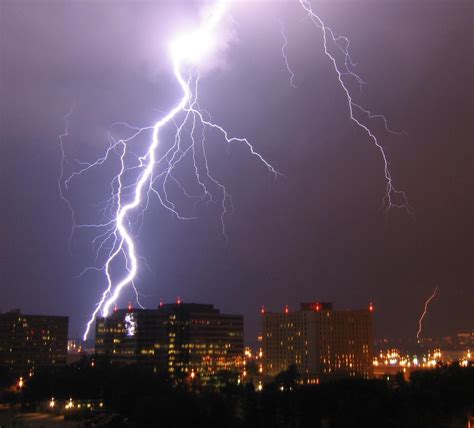 File:Lightning in Arlington.jpg - Wikipedia