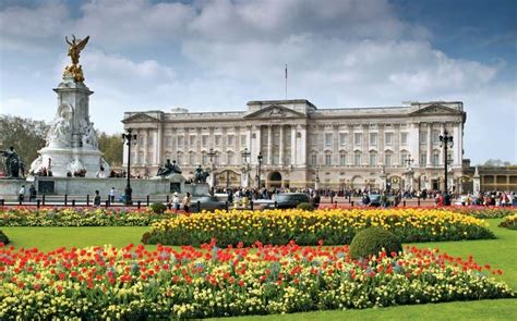 Buckingham Palace | History, Description, Changing of the Guard ...