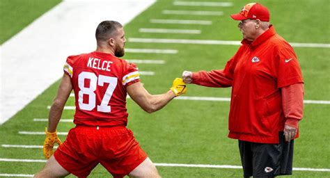 Chiefs tight end Travis Kelce could be chasing history at Chargers ...