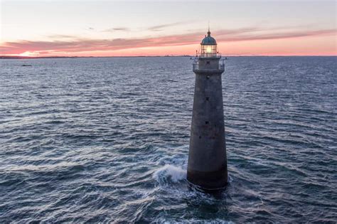 23 Iconic New England Lighthouses You Can't Miss | New England With Love